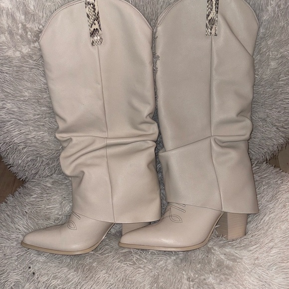 Steve Madden Shoes - Steve Madden Lassy Fold over Boots